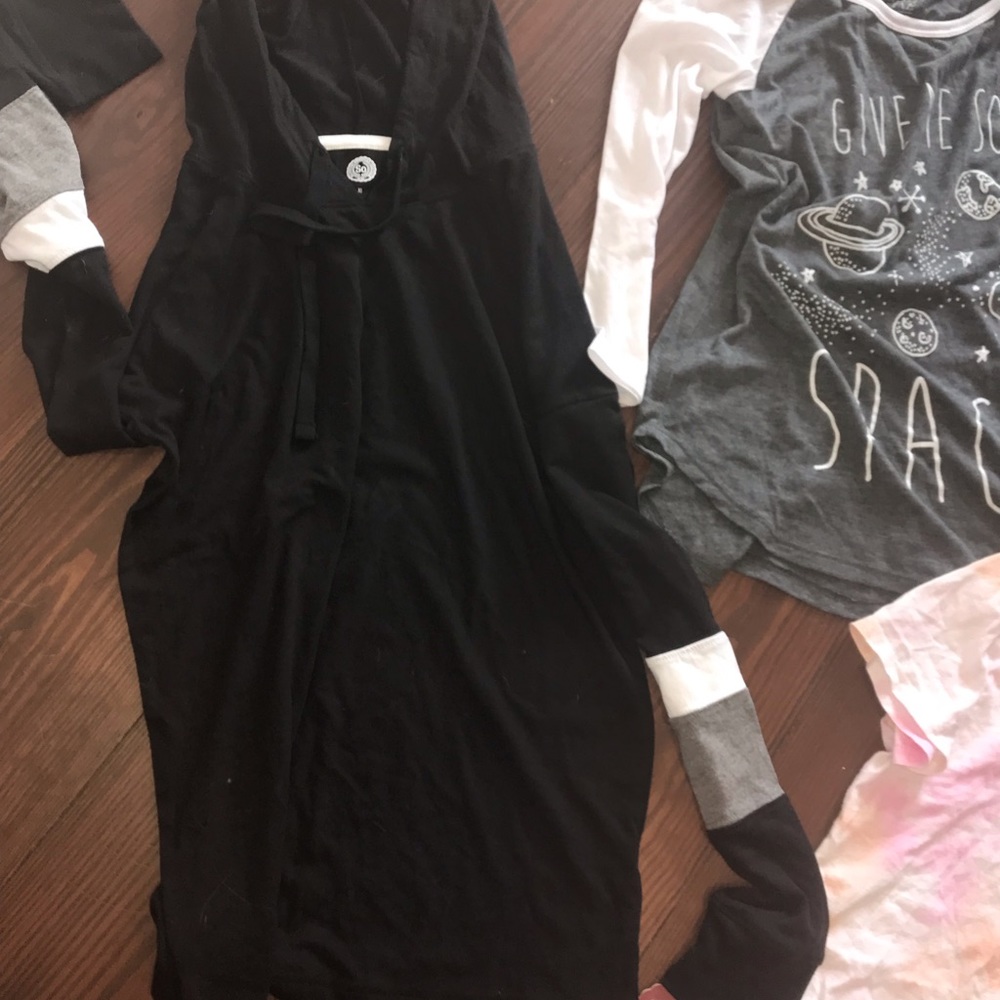 4 excellent SHIRTS all XS size - Picture 7 of 7
